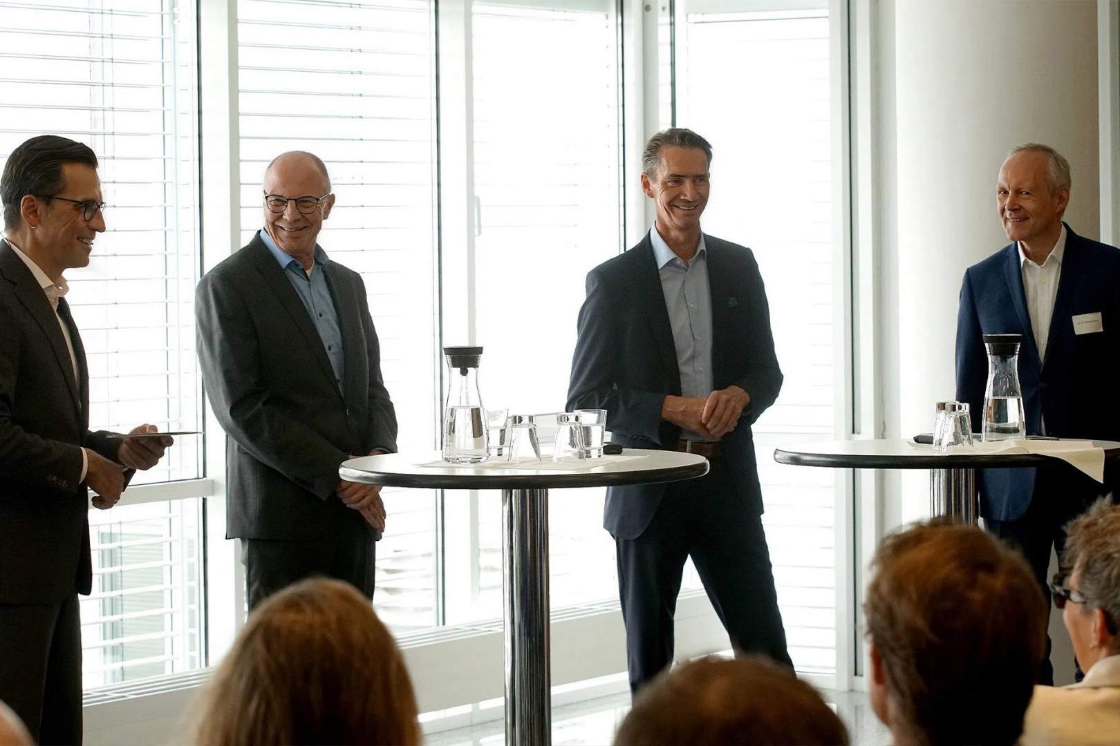 Gesprächsrunde zum Thema Zahnmedizin – Stephan Köhler (Sprecher der Geschäftsführung), Michael Küllmer (Head of Innovation Management), Klaus Rübesamen, PD Dr. M. Oliver Ahlers Gesprächsrunde zum Thema Zahnmedizin – Stephan Köhler (Sprecher der Geschäftsführung), Michael Küllmer (Head of Innovation Management), Klaus Rübesamen, PD Dr. M. Oliver Ahlers
